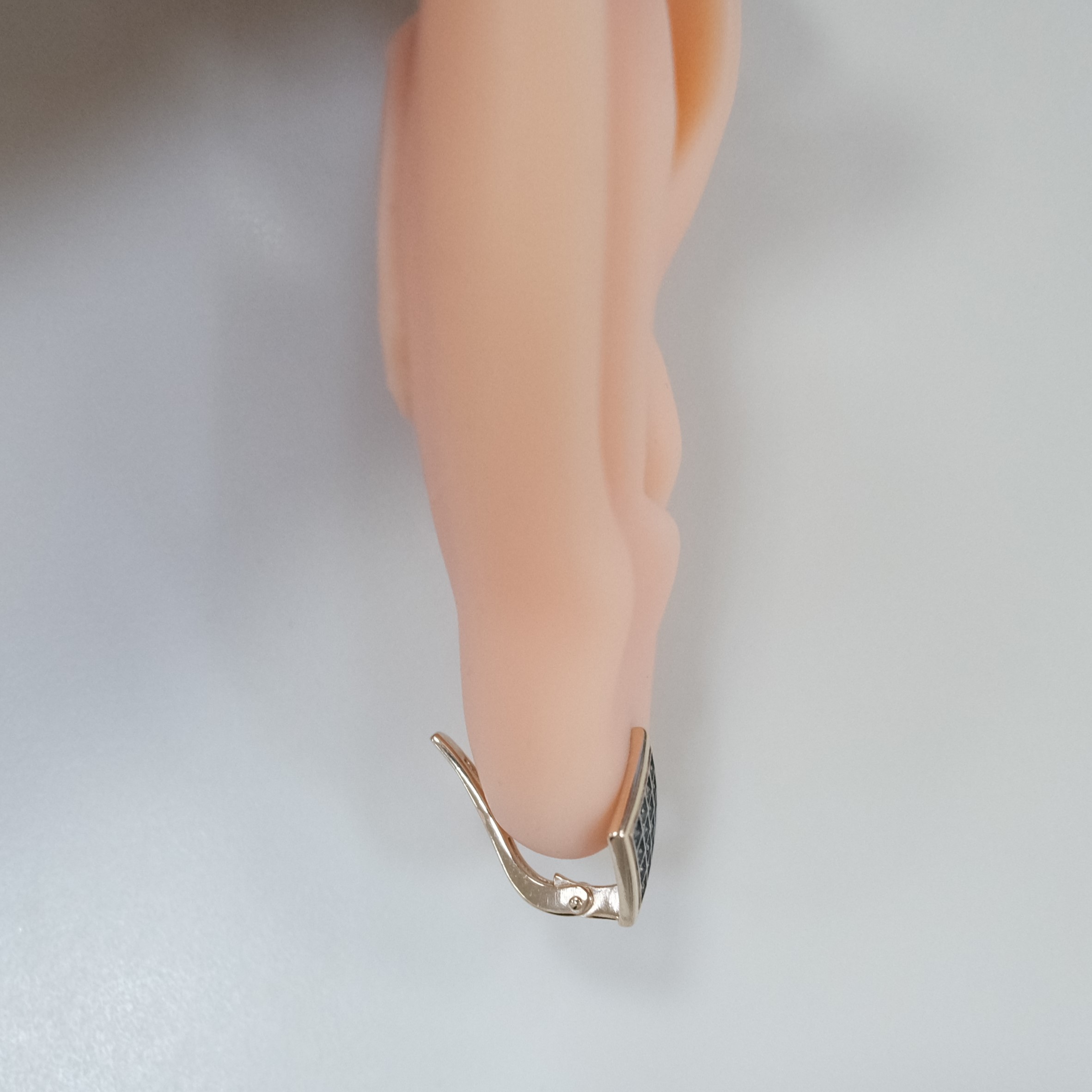 Серебряные серьги со шпинелью